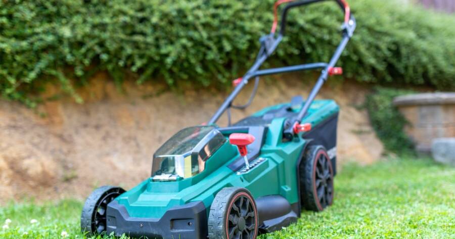 How Cordless Electric Lawn Mowers Simplify Yard Maintenance
