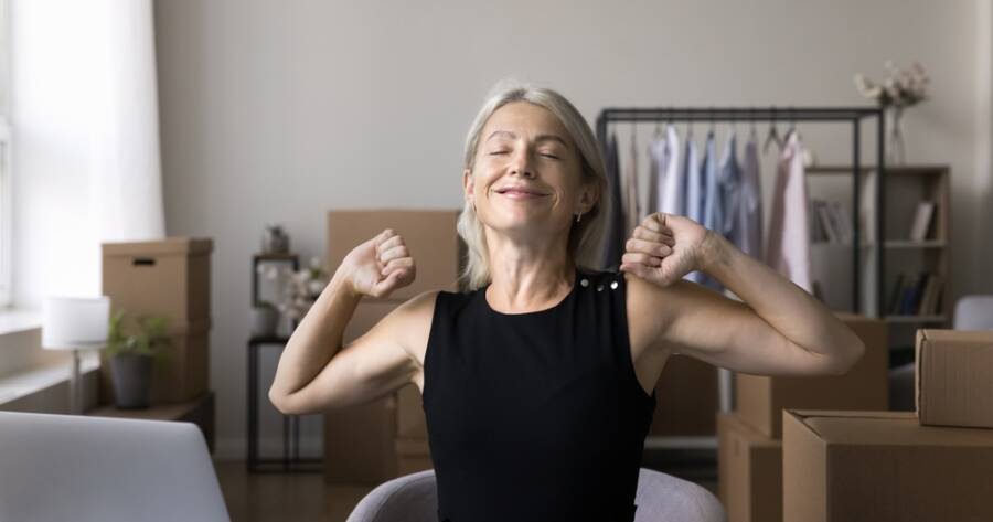 6 Wellness Microbreak Strategies That Help Reduce Midday Energy Crashes